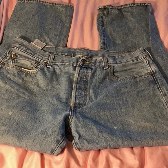 Like new. Mens Levi’s 501 light blue 36x32 button fly - Picture 1 of 3